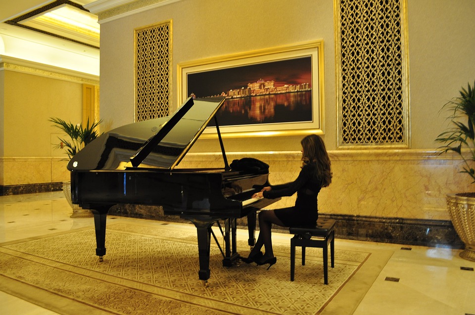 emirates-palace-hotel-1118957_960_720-bf0f.jpg