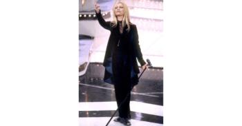 https://upload.wikimedia.org/wikipedia/it/9/92/Patty_Pravo_-_Festival_di_Sanremo_1997.jpg